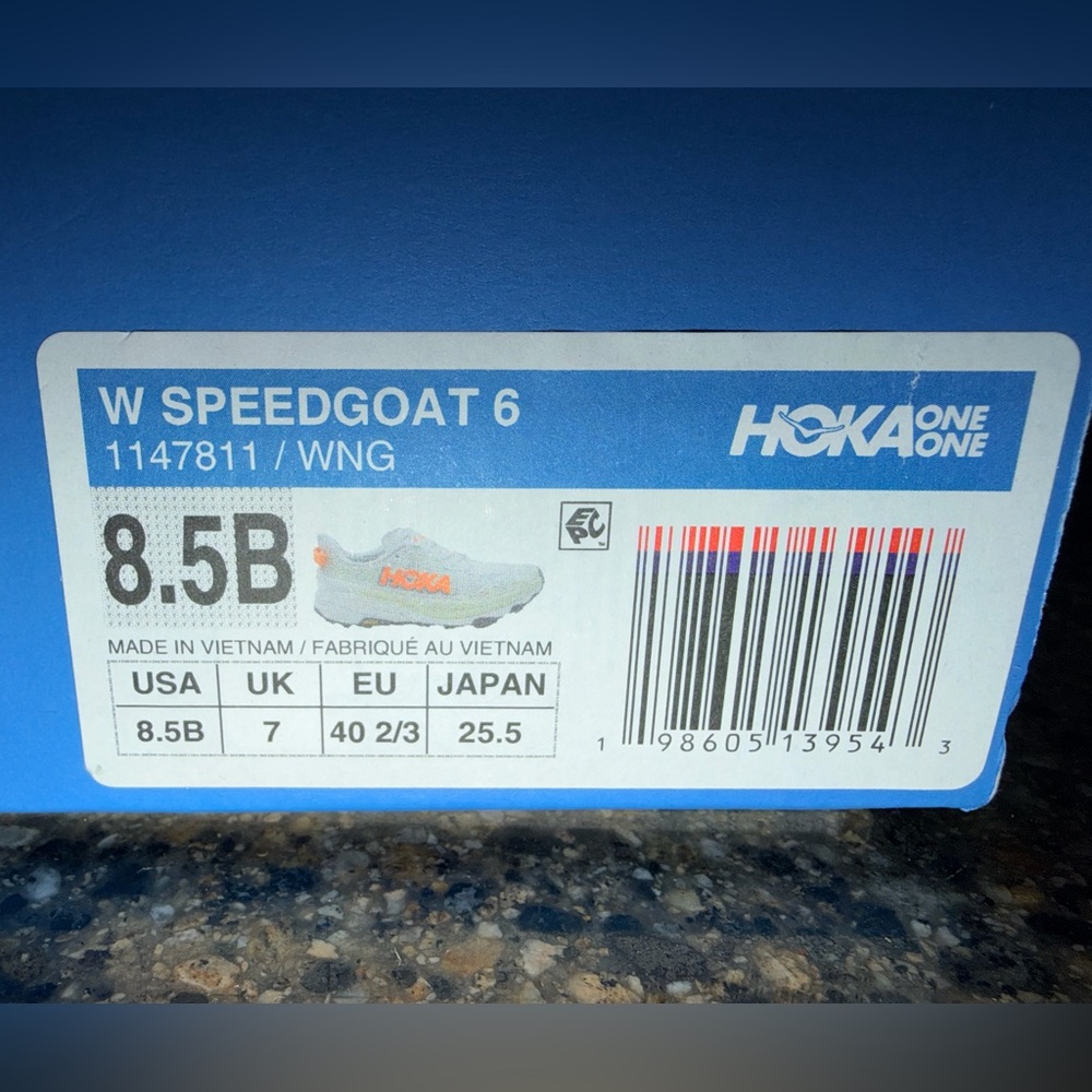 NEW Hoka Women's Speedgoat 6 White Neon Tangerine - Picture 5 of 5